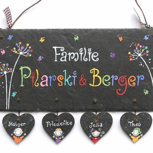 Türschild Familie aus Schiefer personalisiert mit Namen. Wetterfestes Schieferschild mit Pusteblumen und Schmetterlinge. Namensschild, Haustürschild, Familienschild handbemalt. Geschenk Hochzeit, Geburt, Einzug, Geburtstag, Weihnachtsgeschenk.