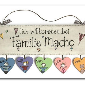 Türschild Familie aus Holz mit Namen personalisiert. Holzschild mit Herzanhänger, Familienschild handbemalt, Haustürschild mit Figuren. Holztürschild, Willkommensschild für Zuhause. Geschenk zu Hochzeit, Geburt, Umzug, Einzug, Weihnachten.