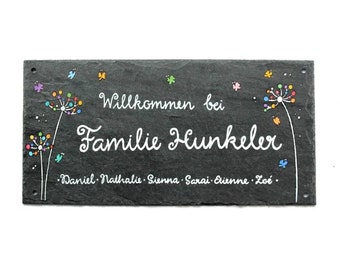 Schieferschild für Familien personalisiert mit Namen. Wetterfestes Türschild, Willkommensschild aus Schiefer mit Pusteblumen. Geschenk.