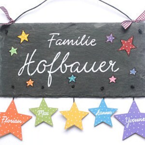 Türschild Familie aus Schiefer mit Namen personalisiert. Wetterfestes Schieferschild, Namensschild mit Sternanhänger. Haustürschild, Familienschild, Eingangsschild handbemalt. Individuelles Einzugsgeschenk oder Hochzeitsgeschenk.