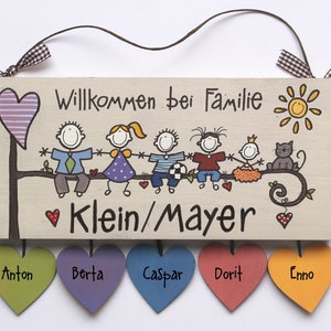 Türschild Familie aus Holz mit Name personalisiert. Holzschild mit Aufhängekordel für die Haustür. Ausgefallenes Hochzeitsgeschenk, Geschenk zum Einzug, Geburtstag, Valentinstag, Muttertag. Familienschild, Haustürschild für das Zuhause.