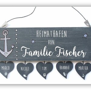 Türschild Familie aus Holz mit Namen personalisiert. Holzschild mit Herzanhänger, Familienschild Heimathafen, Haustürschild mit Anker. Holztürschild maritim, Willkommensschild für Zuhause. Geschenk zu Hochzeit, Geburt, Einzug, Weihnachten.