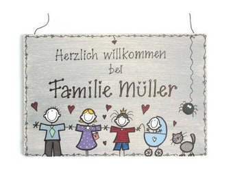 Willkommensschild aus Holz für Familien mit Name und Figuren personalisiert.  Graues Haustürschild, Namensschild, Familienschild.