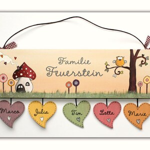 Türschild Familie aus Holz mit Name personalisiert. Holzschild mit Aufhängekordel für die Haustür. Ausgefallenes Geschenk zum Einzug, Umzug, Geburtstag, Valentinstag, Muttertag, Vatertag. Familienschild, Haustürschild für das Zuhause.