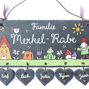 Türschild Familie aus Schiefer personalisiert mit Namen. Wetterfestes Schieferschild mit Herzanhänger., Namensschild, Haustürschild, Familienschild handbemalt. Geschenk Hochzeit, Geburt, Umzug, Einzug, Geburtstag, Weihnachtsgeschenk.