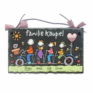 Türschild aus Schiefer mit Familie auf Fahrrad personalisiert mit Namen. Wetterfestes Schieferschild mit Figuren und Rad. Namensschild, Haustürschild, Familienschild handbemalt. Geschenk Hochzeit, Geburt, Einzug, Geburtstag, Weihnachtsgeschenk.