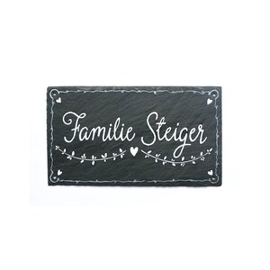 Türschild Familie aus Schiefer mit Name personalisiert. Wetterfestes Schieferschild, Namensschild mit Herz und Ranke. Haustürschild, Familienschild, Willkommensschild, Eingangsschild handbemalt. Individuelles Einzugsgeschenk oder Hochzeitsgeschenk.