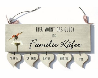 Holzschild Familie personalisiert mit Namen | Türschild Holz mit Herzanhänger | Familienschild | Holztürschild | Namensschild Haustür