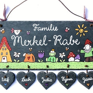 Türschild Familie aus Schiefer personalisiert mit Namen. Wetterfestes Schieferschild mit Herzanhänger., Namensschild, Haustürschild, Familienschild handbemalt. Geschenk Hochzeit, Geburt, Umzug, Einzug, Geburtstag, Weihnachtsgeschenk.