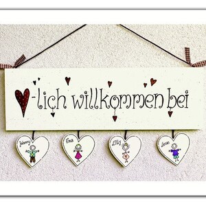 Türschild ♥-lich willkommen bei  aus Holz mit Voramen personalisiert. Holzschild mit Aufhängekordel für die Haustür. Ausgefallenes Hochzeitsgeschenk, Geschenk zum Einzug, Geburtstag, Muttertag. Familienschild, Haustürschild für das Zuhause.