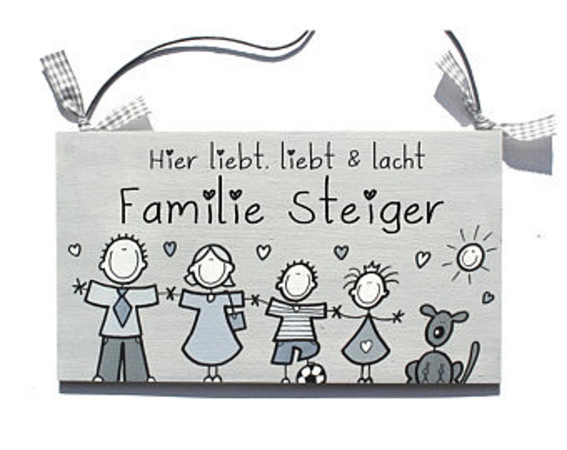 Türschild Familie aus Holz mit Name personalisiert. Holzschild mit Aufhängekordel für die Haustür. Ausgefallenes Hochzeitsgeschenk, Geschenk zum Einzug, Geburtstag, Valentinstag, Muttertag. Familienschild, Haustürschild für das Zuhause.