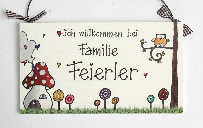 Türschild Familie aus Holz mit Namen personalisiert. Holzschild mit Pilzhaus und Eule, Familienschild handbemalt, Haustürschild mit Aufhängekordel. Holztürschild, Willkommensschild für Zuhause. Geschenk zu Hochzeit, Geburt, Einzug, Weihnachten.