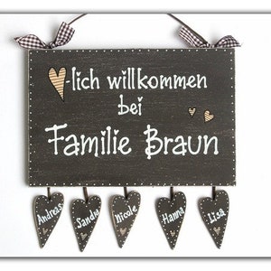 Türschild Familie aus Holz mit Name personalisiert. Holzschild mit Aufhängekordel für die Haustür. Ausgefallenes Hochzeitsgeschenk, Geschenk zum Einzug, Geburtstag, Valentinstag, Muttertag. Familienschild, Haustürschild für das Zuhause.