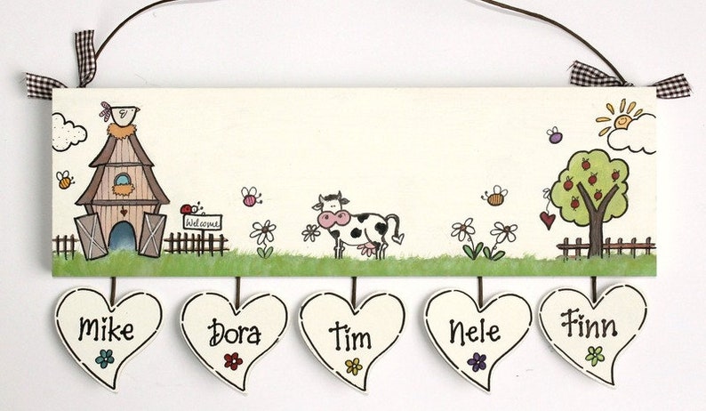 Holztürschild für die ganze Familie personalisiert mit Namen und Herzanhänger. Geschenk Türschild aus Holz, Holzschild für das neue Zuhause Bild 4