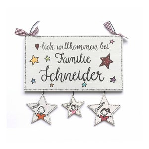 Türschild Familie aus Holz mit Namen personalisiert. Holzschild mit Sternanhänger, Familienschild handbemalt, Haustürschild mit Figuren. Holztürschild, Willkommensschild für Zuhause. Geschenk zu Hochzeit, Geburt, Umzug, Einzug, Weihnachten.