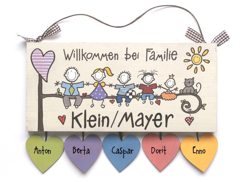 Türschild Familie aus Holz mit Name personalisiert. Holzschild mit Aufhängekordel für die Haustür. Ausgefallenes Hochzeitsgeschenk, Geschenk zum Einzug, Geburtstag, Valentinstag, Muttertag. Familienschild, Haustürschild für das Zuhause.