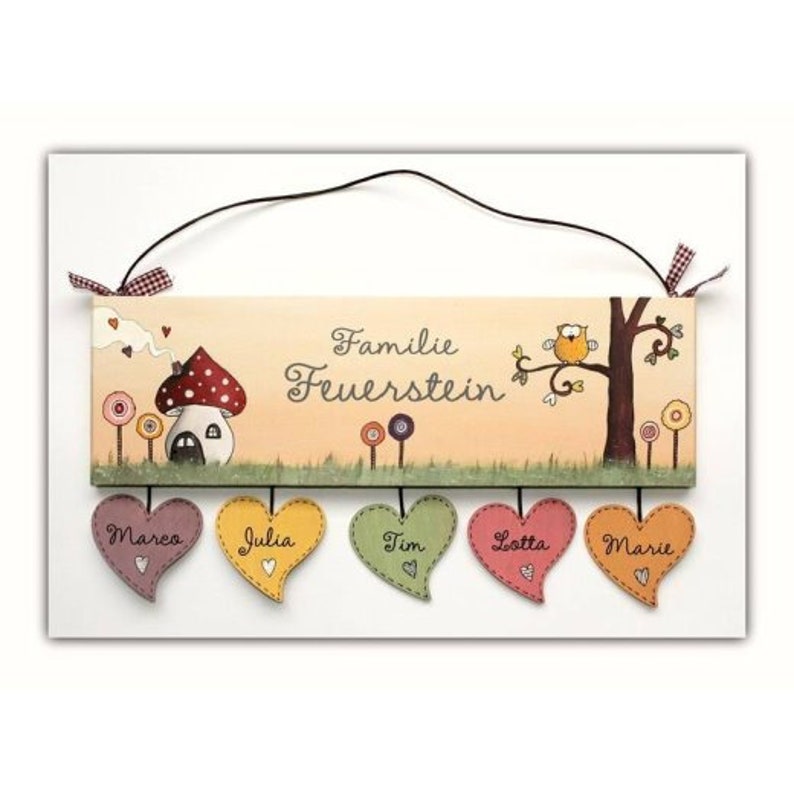 Türschild Familie aus Holz mit Name personalisiert. Holzschild mit Aufhängekordel für die Haustür. Ausgefallenes Geschenk zum Einzug, Umzug, Geburtstag, Valentinstag, Muttertag, Vatertag. Familienschild, Haustürschild für das Zuhause.