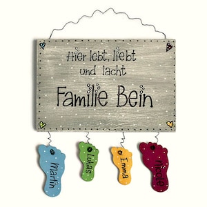 Türschild Familie aus Holz mit Namen personalisiert. Holzschild mit Füßen als Anhänger, Familienschild handbemalt, Haustürschild, Holztürschild, Willkommensschild für Zuhause. Geschenk zu Hochzeit, Geburt, Umzug, Einzug, Weihnachten.