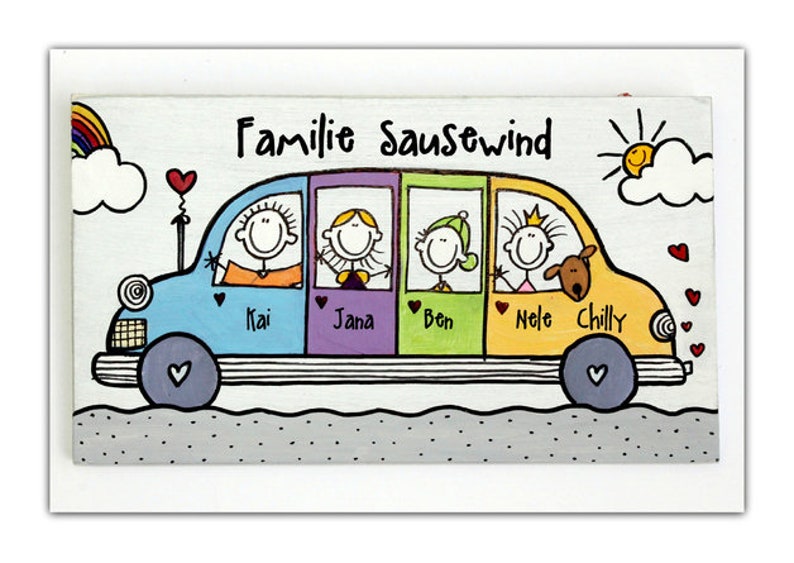 Türschild Familie aus Holz mit Namen personalisiert. Holzschild mit Figuren in Auto, Familienschild handbemalt, Haustürschild mit Aufhängekordel. Holztürschild, Namensschild für Zuhause. Geschenk zu Hochzeit, Geburt, Umzug, Einzug, Weihnachten.