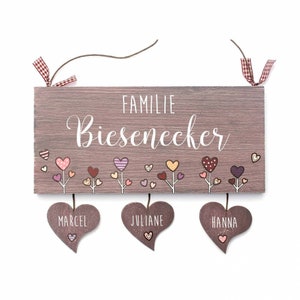 Türschild Familie aus Holz mit Namen personalisiert. Holzschild mit Herzanhänger, Familienschild handbemalt, Haustürschild mit Herzblumen. Namensschild, Holztürschild für das Zuhause. Geschenk zu Hochzeit, Geburt, Umzug, Einzug, Weihnachten.