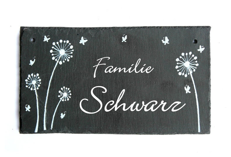 Türschild Familie aus Schiefer mit Namen personalisiert. Wetterfestes Schieferschild mit Pusteblumen und Schmetterlinge. Namensschild, Haustürschild, Familienschild, Eingangsschild handbemalt. Individuelles Einzugsgeschenk oder Hochzeitsgeschenk.