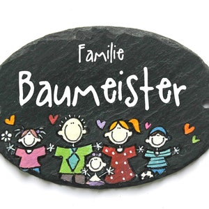 Ovales Türschild Familie aus Schiefer personalisiert mit Name. Wetterfestes Schieferschild, Namensschild, Haustürschild mit Figuren. Familienschild, Willkommensschild handbemalt. Geschenk Hochzeit, Geburt, Einzug, Geburtstag, Weihnachtsgeschenk.