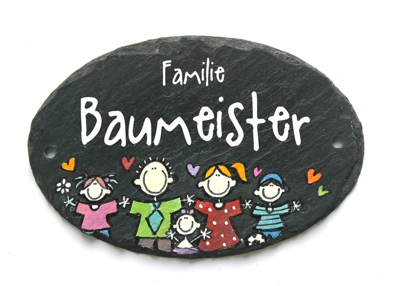 Ovales Türschild Familie aus Schiefer personalisiert mit Name. Wetterfestes Schieferschild, Namensschild, Haustürschild mit Figuren. Familienschild, Willkommensschild handbemalt. Geschenk Hochzeit, Geburt, Einzug, Geburtstag, Weihnachtsgeschenk.