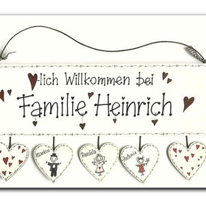 Türschild Familie aus Holz mit Namen personalisiert. Holzschild mit Herzanhänger, Familienschild handbemalt, Haustürschild mit Figuren. Holztürschild, Willkommensschild für Zuhause. Geschenk zu Hochzeit, Geburt, Umzug, Einzug, Weihnachten.