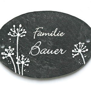 Ovales Türschild Familie aus Schiefer personalisiert mit Name. Wetterfestes Schieferschild, Namensschild Pusteblumen. Haustürschild, Familienschild, Willkommensschild handbemalt. Geschenk Hochzeit, Geburt, Einzug, Geburtstag, Weihnachtsgeschenk.