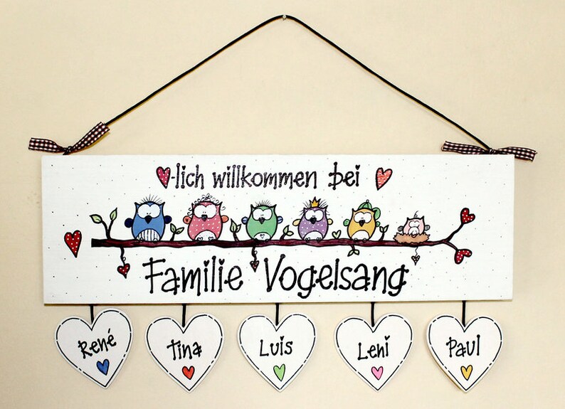 Türschild Familie aus Holz mit Namen personalisiert. Holzschild mit Herzanhänger, Familienschild handbemalt, Haustürschild mit Eulen. Holztürschild, Willkommensschild für Zuhause. Geschenk zu Hochzeit, Geburt, Umzug, Einzug, Weihnachten.