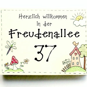 Türschild Familie aus Holz mit Name personalisiert. Holzschild mit Aufhängekordel für die Haustür. Ausgefallenes Geschenk zum Einzug, Umzug, Geburtstag, Valentinstag, Muttertag, Vatertag. Familienschild, Haustürschild für das Zuhause.