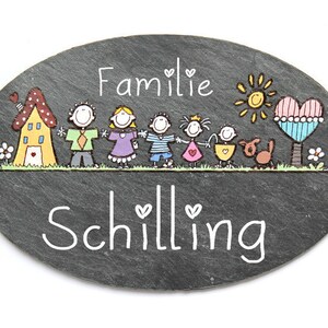 Ovales Türschild Familie aus Schiefer mit Name personalisiert. Wetterfestes Schieferschild mit Figuren. Namensschild, Haustürschild, Familienschild, Willkommensschild, Eingangsschild handbemalt. Individuelles Einzugsgeschenk oder Hochzeitsgeschenk.