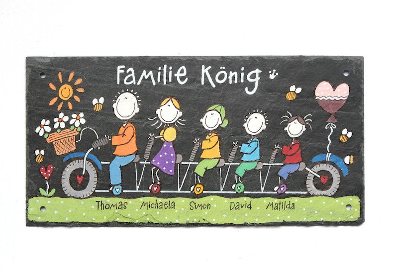 Türschild aus Schiefer mit Familie auf Fahrrad personalisiert mit Namen. Wetterfestes Schieferschild mit Figuren und Rad. Namensschild, Haustürschild, Familienschild handbemalt. Geschenk Hochzeit, Geburt, Einzug, Geburtstag, Weihnachtsgeschenk.