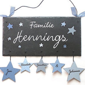 Türschild Familie aus Schiefer mit Namen personalisiert. Wetterfestes Schieferschild, Namensschild mit Sternanhänger. Haustürschild, Familienschild, Eingangsschild handbemalt. Individuelles Einzugsgeschenk oder Hochzeitsgeschenk.