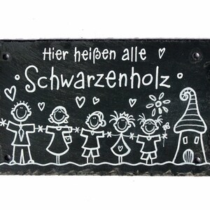 Türschild Familie aus Schiefer mit Namen personalisiert. Wetterfestes Schieferschild mit Figuren. Namensschild, Haustürschild, Familienschild, Willkommensschild, Eingangsschild handbemalt. Individuelles Einzugsgeschenk oder Hochzeitsgeschenk.