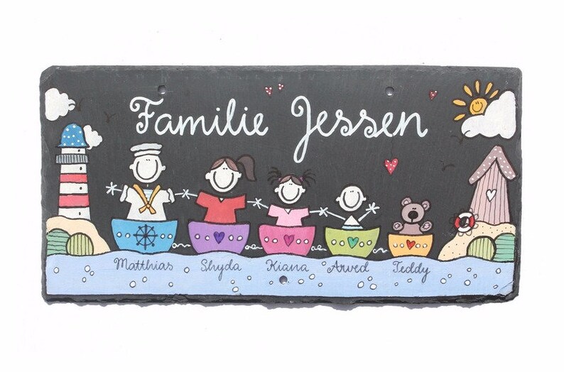 Maritimes Türschild Familie aus Schiefer personalisiert mit Namen. Wetterfestes Schieferschild mit Figuren in Booten. Namensschild, Haustürschild, Familienschild handbemalt. Geschenk Hochzeit, Geburt, Umzug, Einzug, Geburtstag, Weihnachtsgeschenk.