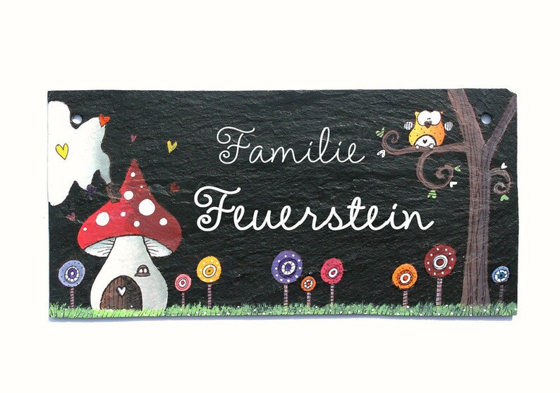 Türschild Familie aus Schiefer personalisiert mit Namen. Wetterfestes Schieferschild mit Pilzhaus und Eule. Namensschild, Haustürschild, Familienschild handbemalt. Geschenk Hochzeit, Geburt, Umzug, Einzug, Geburtstag, Weihnachtsgeschenk.