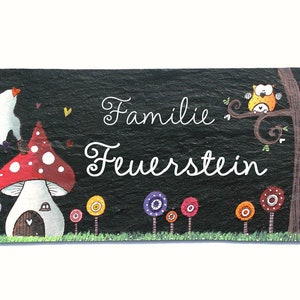 Türschild Familie aus Schiefer personalisiert mit Namen. Wetterfestes Schieferschild mit Pilzhaus und Eule. Namensschild, Haustürschild, Familienschild handbemalt. Geschenk Hochzeit, Geburt, Umzug, Einzug, Geburtstag, Weihnachtsgeschenk.