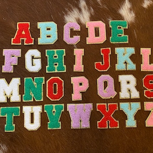 Parches de letras de chenilla autoadhesivos/planchables individuales de 2,2" (brillo pequeño)