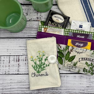 Cartera de té con diseño de manzanilla, organizador de bolsitas de té de tela con bordado de manzanilla, regalo para amantes del té, regalo para fiesta de té, regalo para amantes del té, regalo para 60 cumpleaños