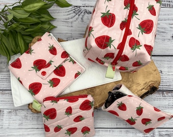 Gewatteerde make-uptas roze aardbeien zelfzorg reizen handgemaakt cosmetisch zakje sleutelhanger portemonnee dubbele brilhouder sieraden reisetui