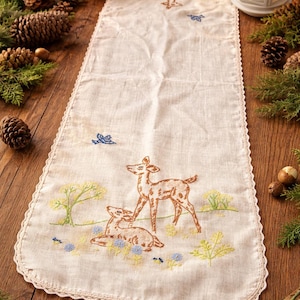 Vintage Hand Embroidered Deer Table Runner – Rustic Woodland Cabin Farmhouse Table Decor, Cottagecore Nature Linen