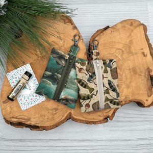 Mini llavero, billetera con temática de camping, porta tarjetas de regalo, porta bálsamo labial con clip, estuche para auriculares, recuerdo de fiesta, porta tarjetas de regalo con temática de pesca