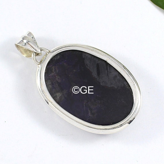 Oval Flip Lock Iridescent Matte Black Oval Flip Lock Iridescent Matte Black