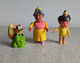Set mit 3 Sammler Dora The Entdecker Kunststoff Cake Toppers / Dora the Entdecker Kuchendekorationen / Dora, Swiper und Grandma Abuela Figuren