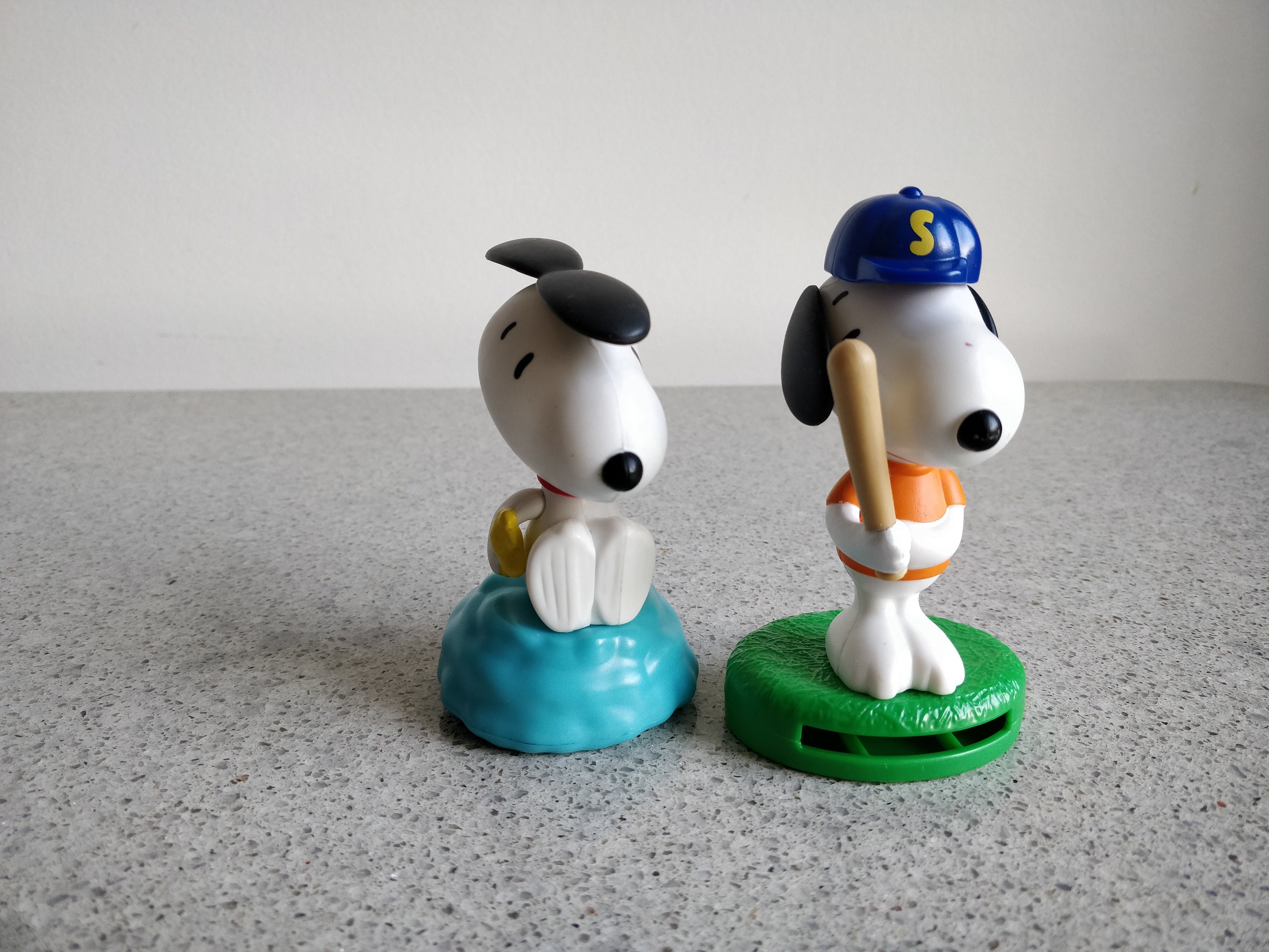 Set of 2 Vintage Snoopy Peanuts Collectible Figures/set of 2 Snoopy Peanuts  Plastic Cake Toppers/set of 2 Snoopy Plastic Toys 