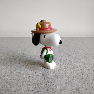 Vintage Snoopy Peanuts Collectible Plastic Figure/ Snoopy Peanuts Plastic Cake Topper/Collectible Snoopy Plastic Toy