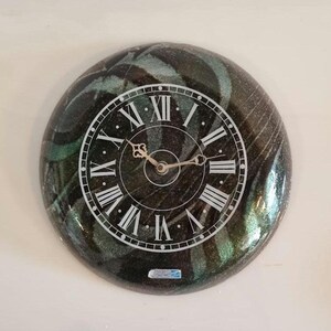 Vintage gesmolten glazen wandklok van de Israëlische kunstenaar Andreas Mayer (30 cm)