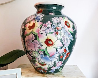 Chinoiserie Vase - Vintage Chinese Porcelain Vase - Grandmillennial Decor - Vintage Macau Vase - Maximalist Decor -  chinoiserie decor