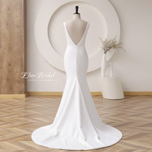 Minimalist Mermaid Brautkleider 2023, Sexy rückenfreie Brautkleid, handgefertigte Satin Button Zurück Strand Brautkleider Bild 3